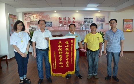 心中的愛用行動(dòng)表達(dá)，希望的燈有你我點(diǎn)亮