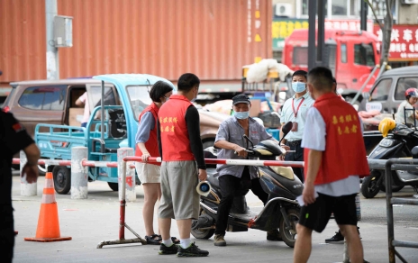 戰(zhàn)“疫”陣地，我們一直堅(jiān)守