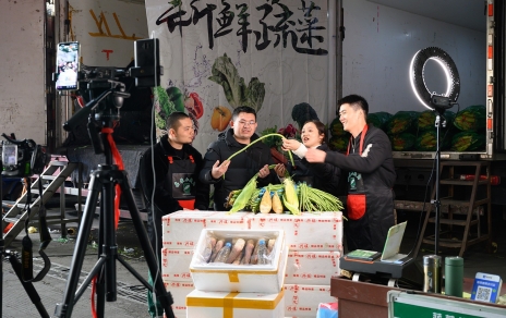 直播帶貨如約至，金籃子、銀籃子，不如裝滿老百姓的“菜籃子”！