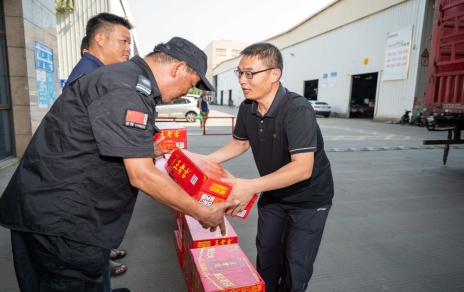 戰(zhàn)高溫、保供應(yīng)，嘉興市財貿(mào)工會主席陳云建慰問我司基層員工